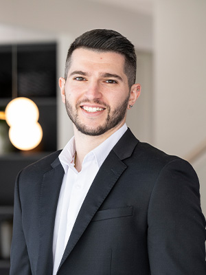 daniel-pontone-sales-associate-headshots