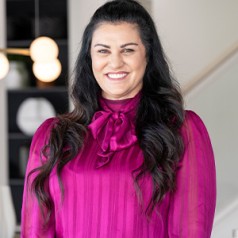 megan-demirov-new-home-sales-consultant-headshot