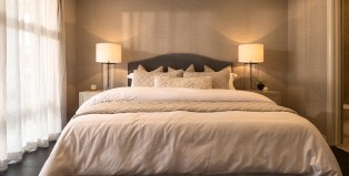 essence-26-single-storey-house-design-main-bedroom